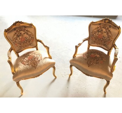 Sofas & Chairs